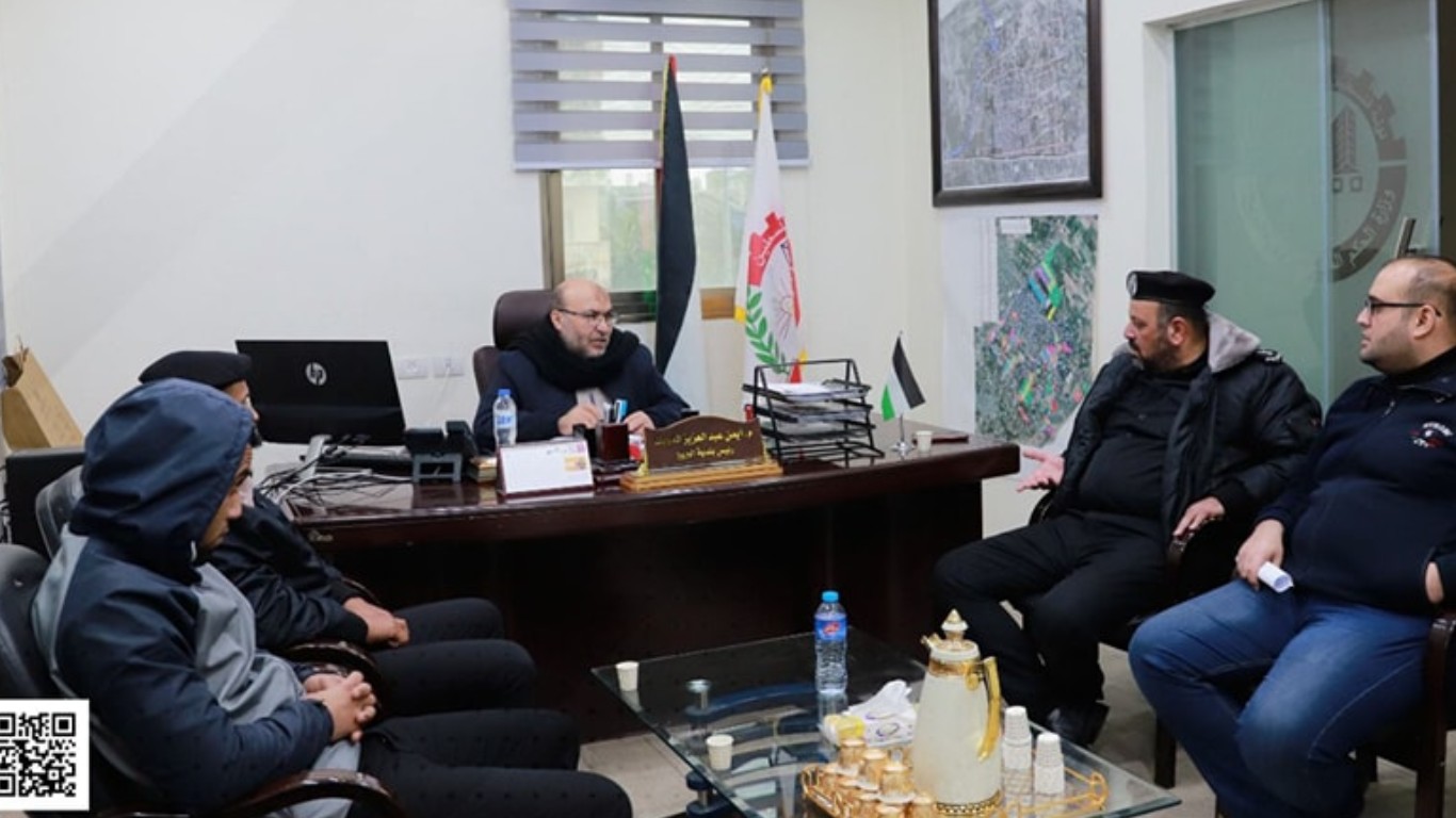 بلدية البريج والدفاع المدني يبحثان جهوزية الاستعداد لأي منخفض جوي