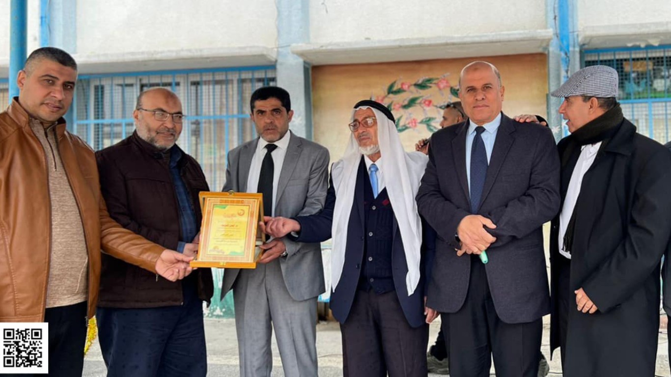 تكريم أوائل الطلبة التي أقامته مدرسة ذكور البريج الابتدائية-ج-