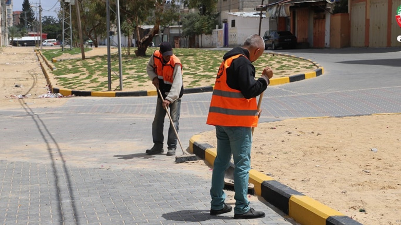 بلدية البريج خلال استعداداتها لاستقبال عيد الفطر السعيد،