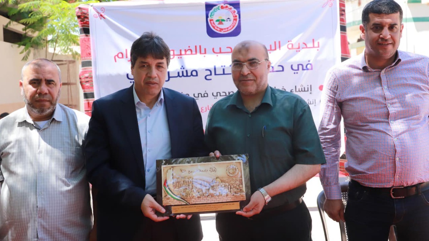 بلدية البريج ومصلحة مياه بلديات الساحل تفتتحان مشروعي صرف صحي وتصريف مياه أمطار في البريج